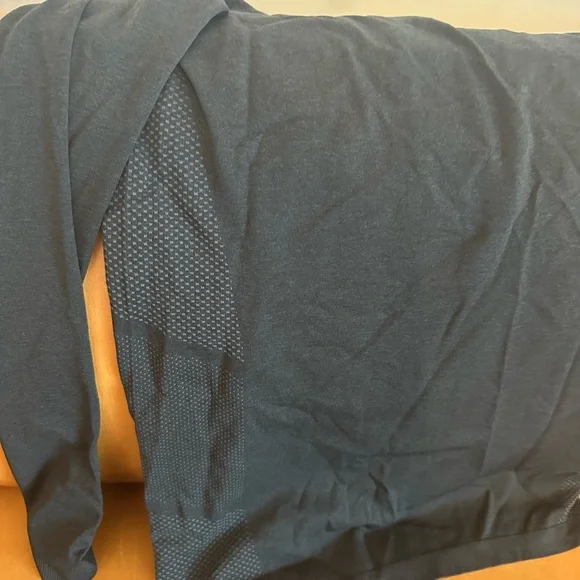 GymShark Black Long Sleeve 1/2 zip - Picture 2 of 3